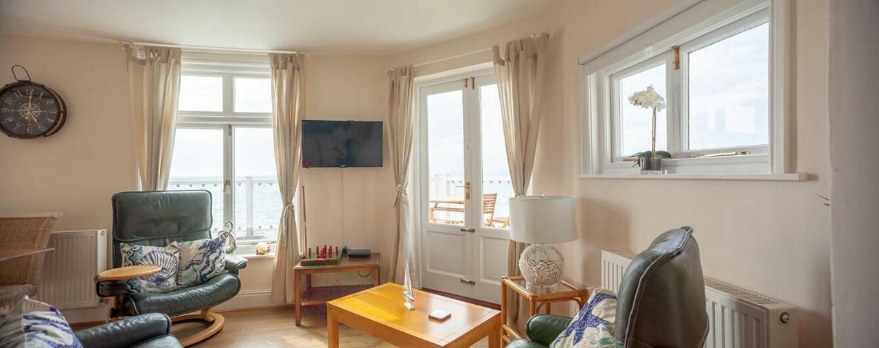 Garden Apartment, 1 Pilots Point Totland  Экстерьер фото