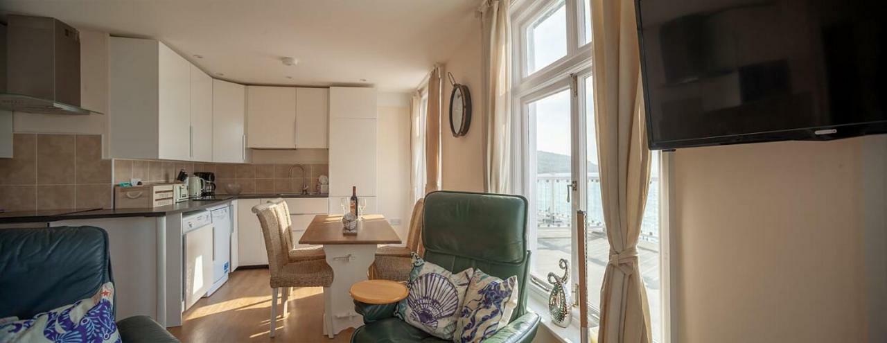 Garden Apartment, 1 Pilots Point Totland  Экстерьер фото
